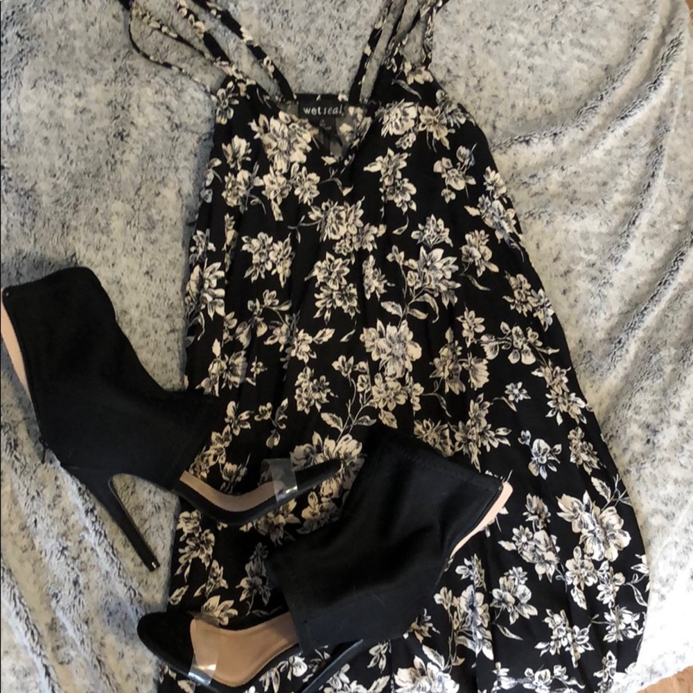Black and white short flower dress